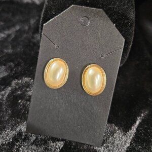 Gold tone with pearl look stone oval earrings